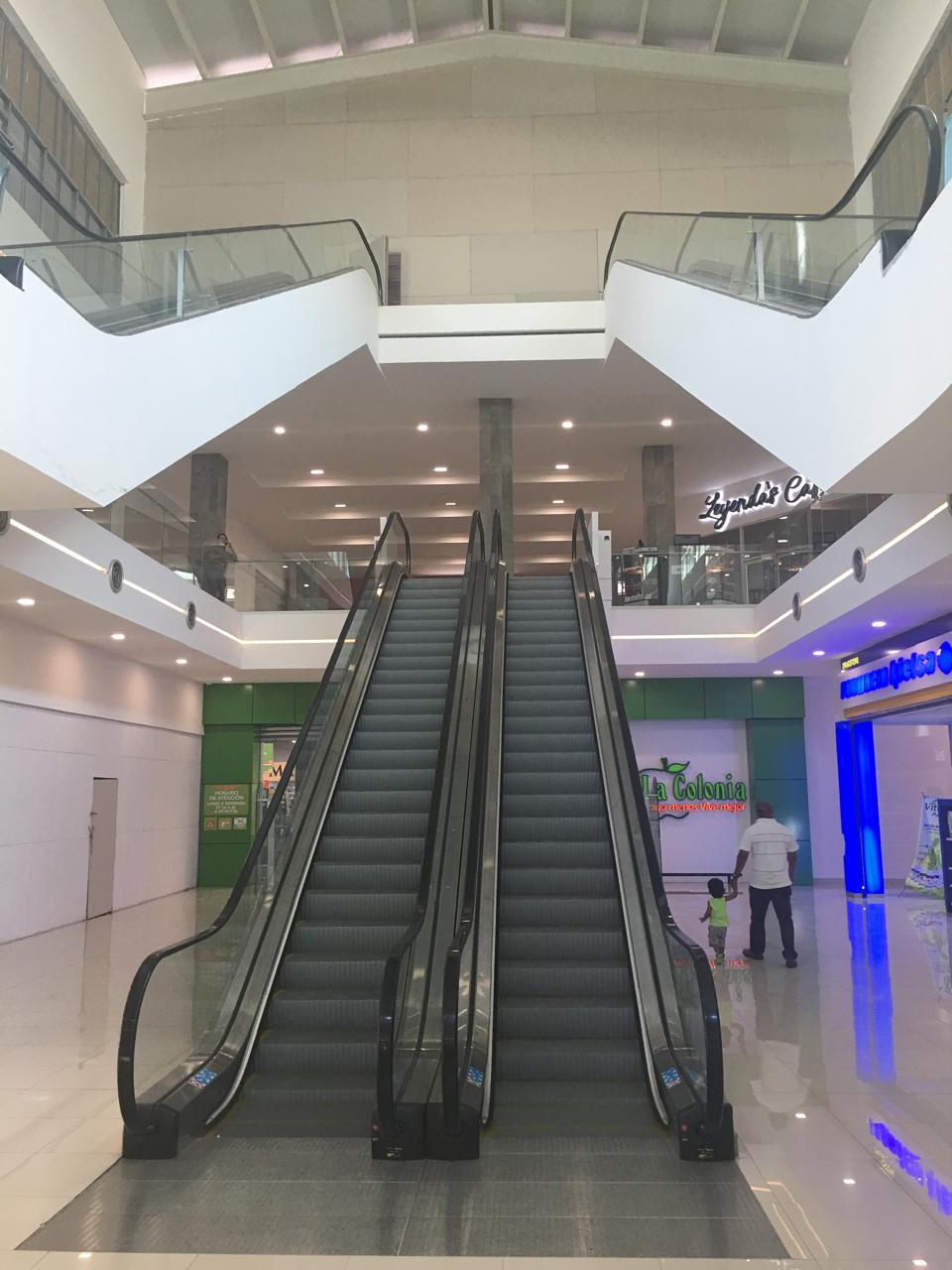 Centro Comercial - escaleras eléctricas