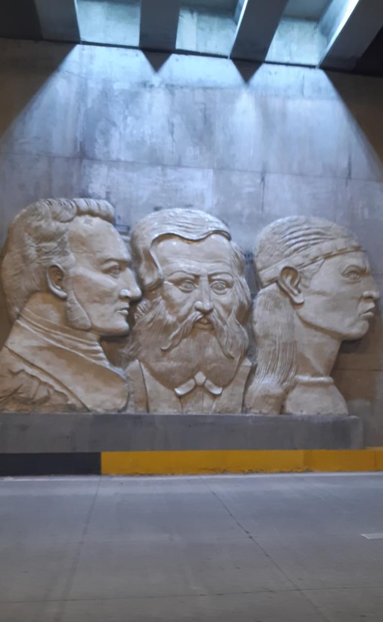 Próceres Artístico - relieve escultórico